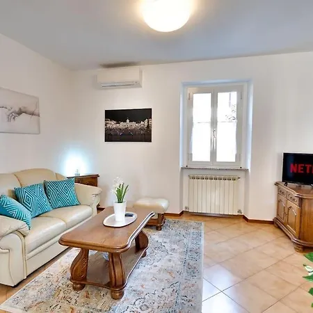Διαμέρισμα Trilocale In Centro A Con Balcone E Garage Cormòns