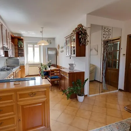 Apartament Trilocale In Centro A Con Balcone E Garage Cormòns